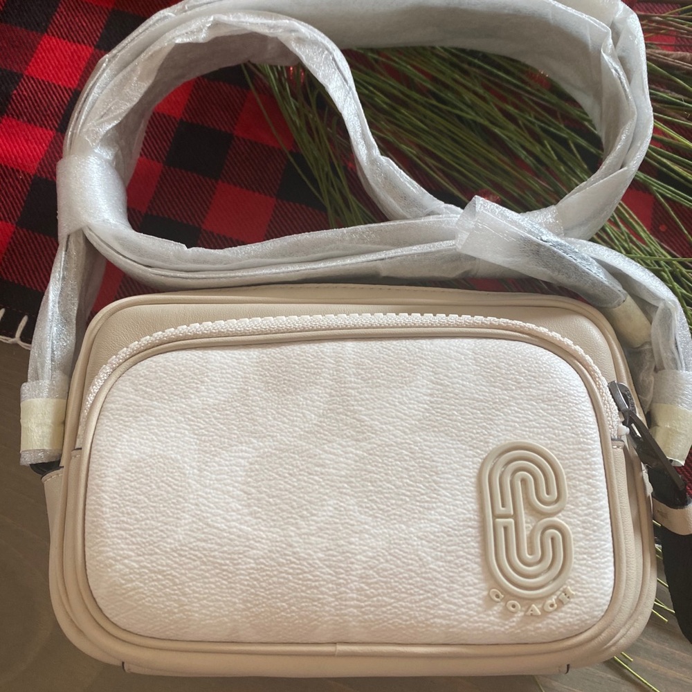 SOLD ❤️COACH Mini Pouch Crossbody